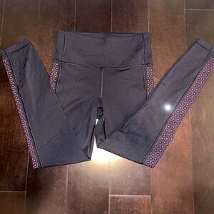 LULULEMON LEGGINGS SIZE 6 FULL LENGHT LOW RISE WITH ZIPPER